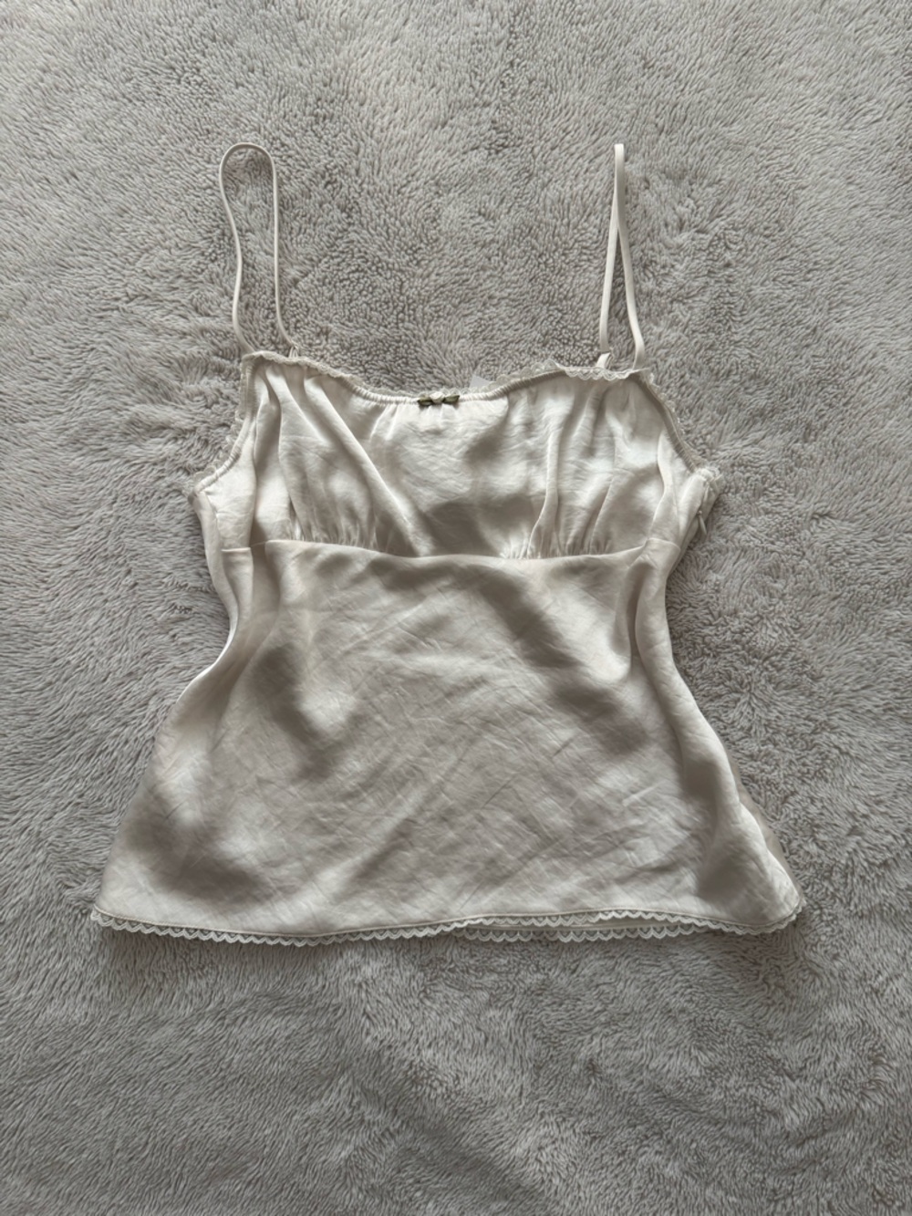 Aritzia floral lace trim satin tank